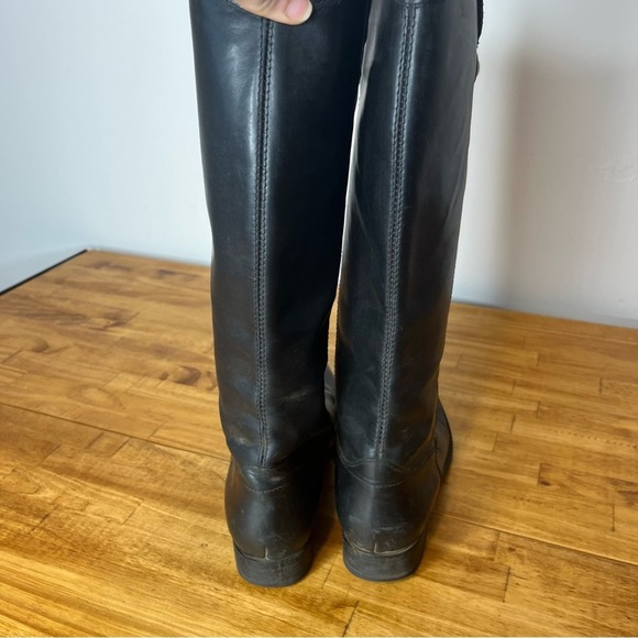 Frye Black Leather Heeled Boots with Timeless Design - Picture 5 of 7